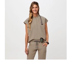 Figs Rafaela top in latte